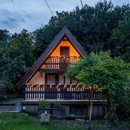 Tiltott Rengeteg Vendeghaz Holiday home Balatonfuzfo